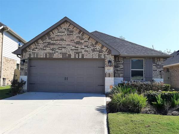 9257 Inland Leather LN, Conroe, TX 77385