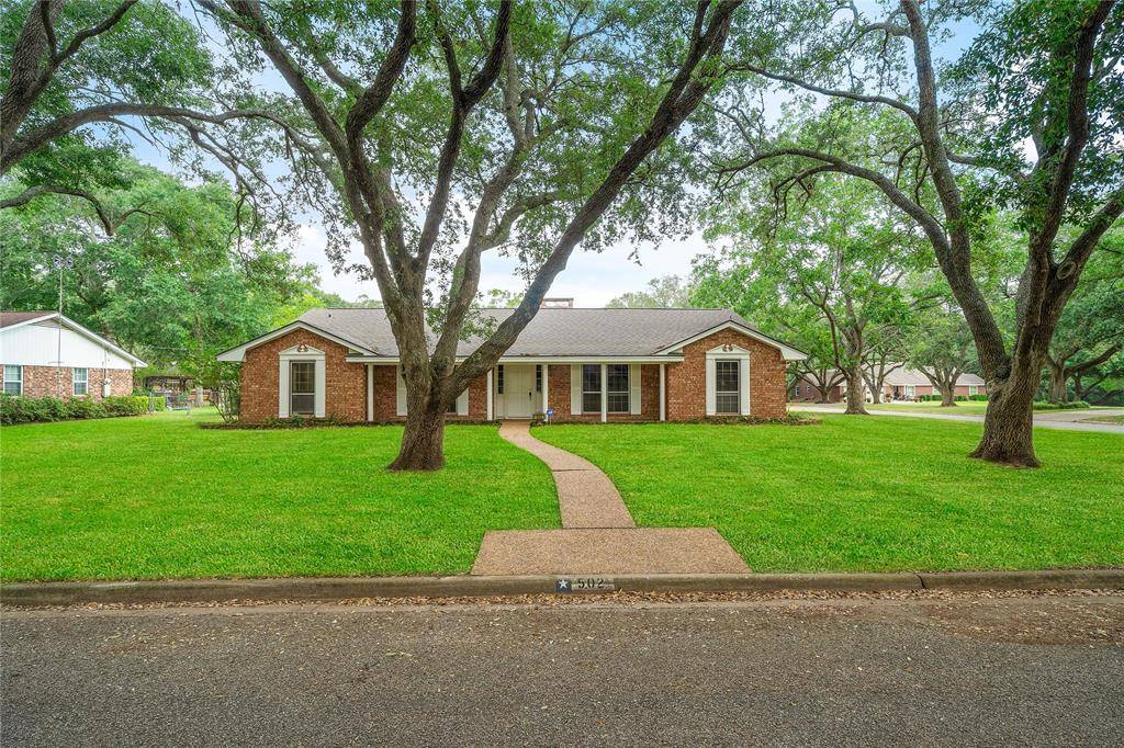 East Bernard, TX 77435,502 Maxine