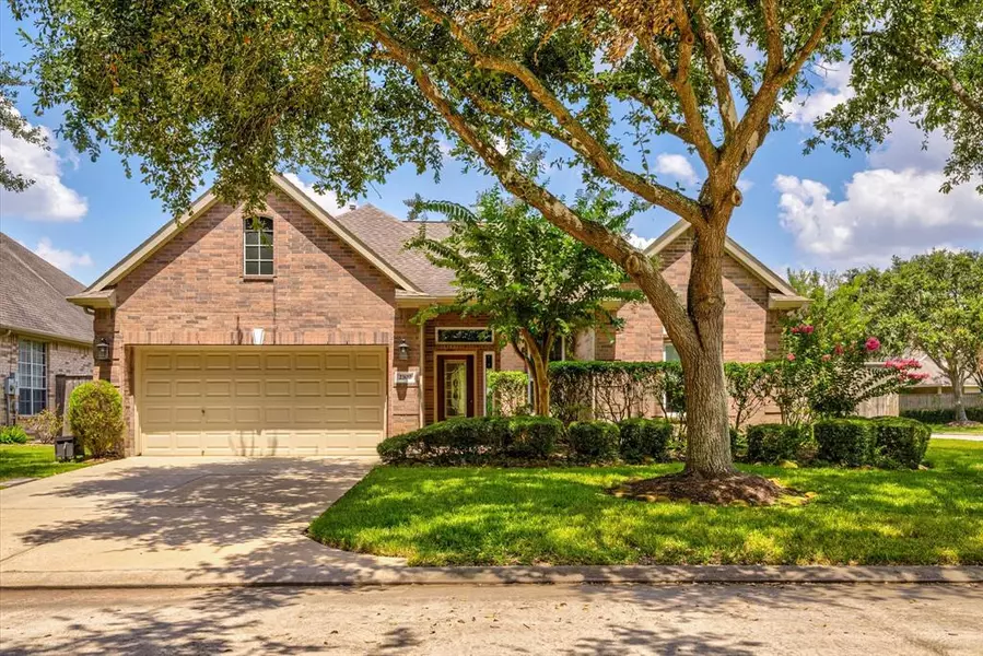 2302 E Capri DR, Pearland, TX 77581