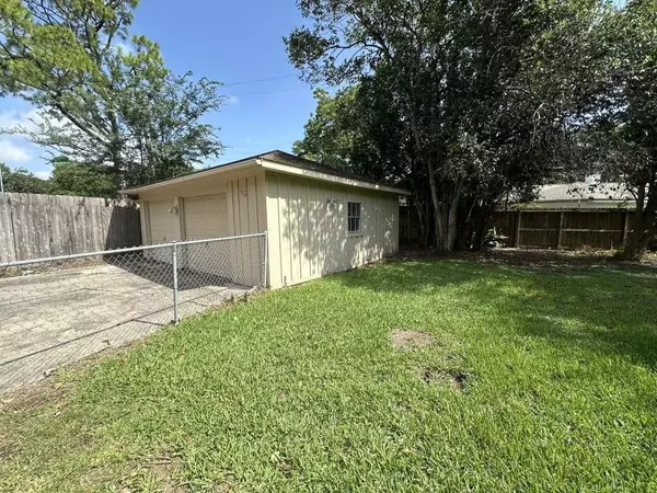 Houston, TX 77096,5850 Paisley ST