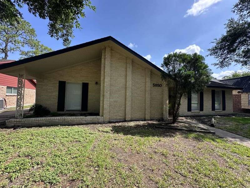 5850 Paisley ST, Houston, TX 77096