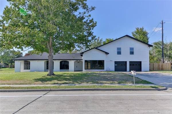 1207 E E ST, La Porte, TX 77571