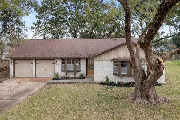 2703 Wilshire CIR, Pearland, TX 77581