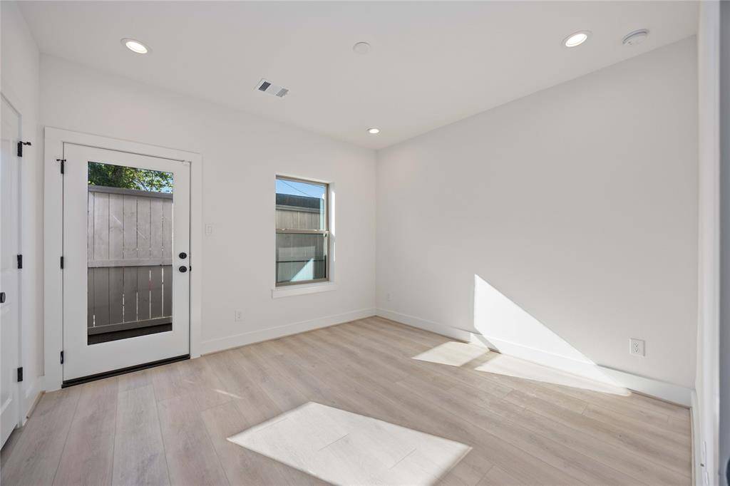 Houston, TX 77004,2530 Live Oak ST