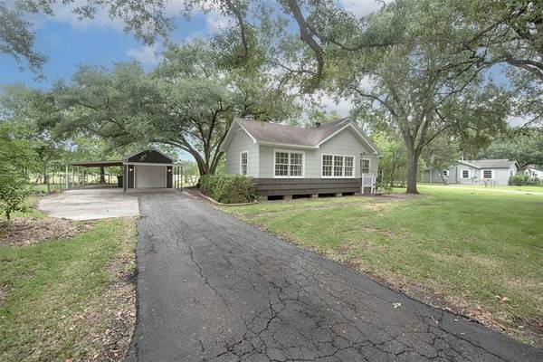 1414 Fairview DR, Alvin, TX 77511