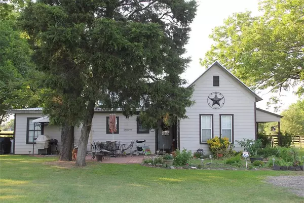 1054 County Road 348, Lexington, TX 78947