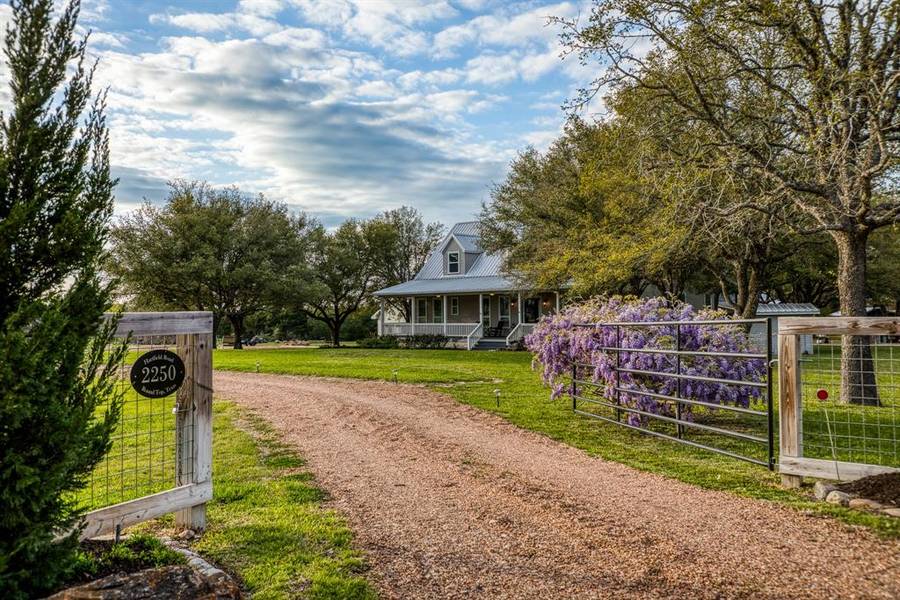 2250 Hartfield RD, Round Top, TX 78954