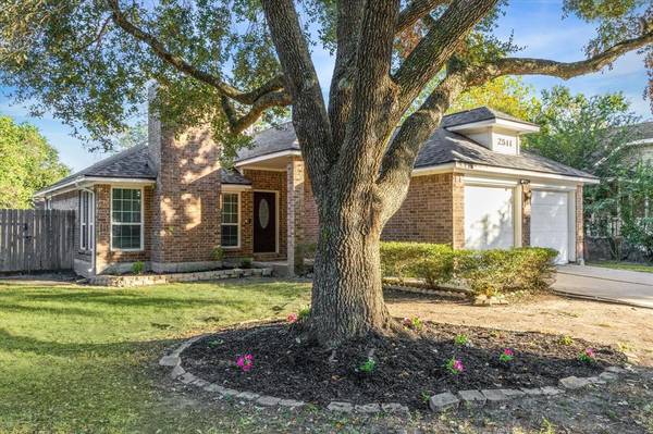 2511 N Mission CIR, Friendswood, TX 77546