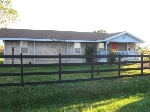 11137 Bolton LN, Wallis, TX 77485