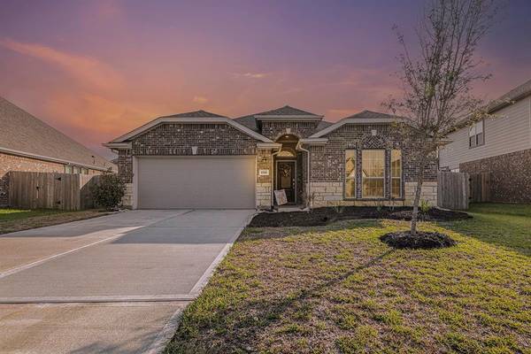 1816 Oakdale Mist DR, Dickinson, TX 77539