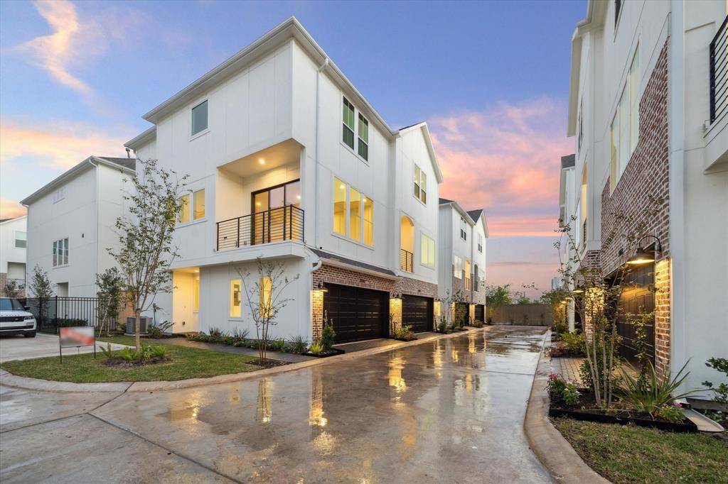 Houston, TX 77007,3037 Hicks Street