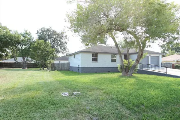 Dickinson, TX 77539,4906 30th ST