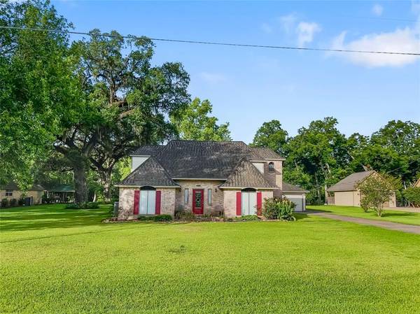 318 Jamison DR, Angleton, TX 77515