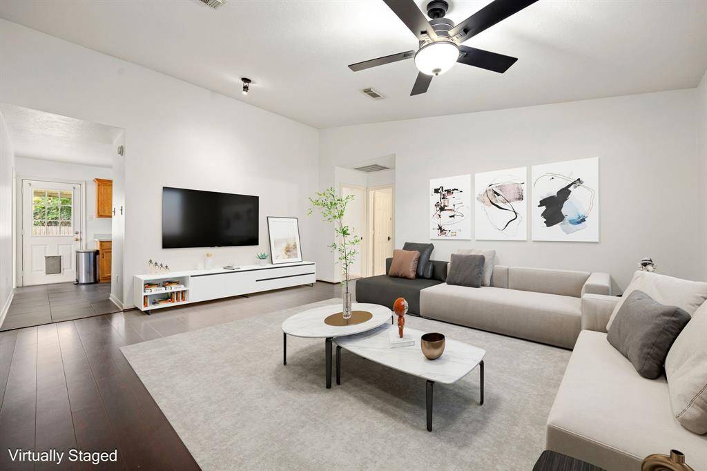 Conroe, TX 77385,523 Pinewood DR