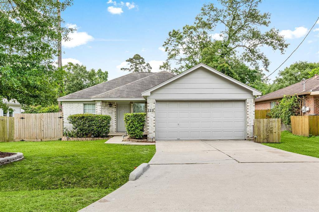 523 Pinewood DR, Conroe, TX 77385