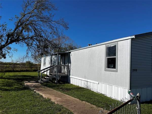 2519 Mcdonald RD, Oyster Creek, TX 77541