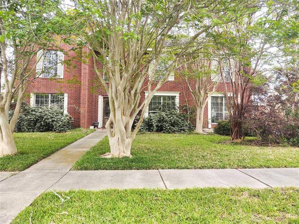 317 Winding Oak LN, League City, TX 77573