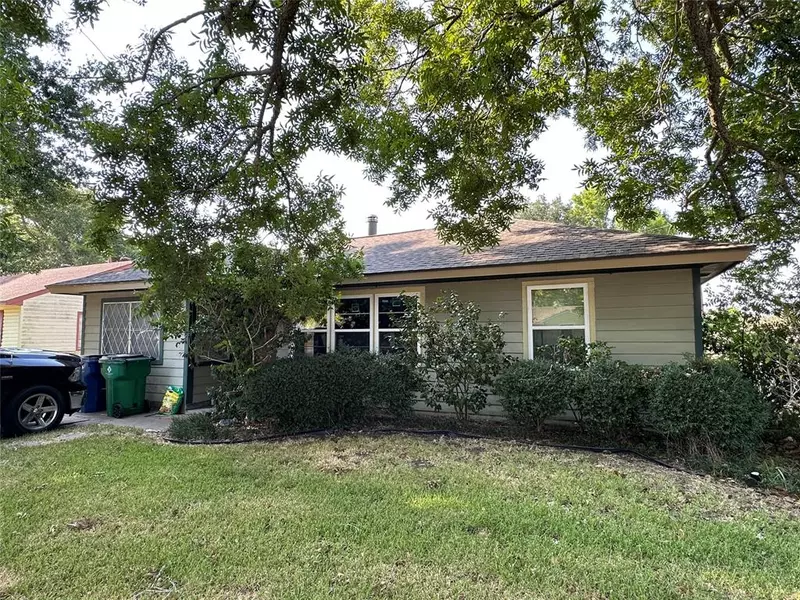 1117 Robinhood LN, Angleton, TX 77515