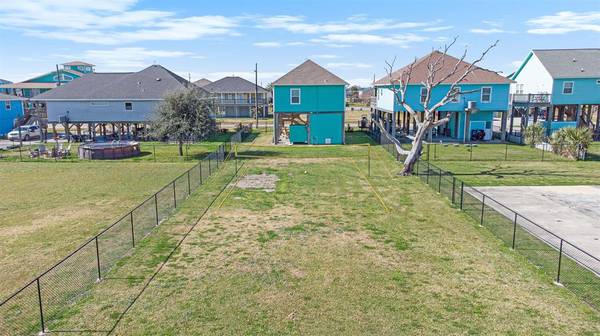 Crystal Beach, TX 77650,961 Wommack DR