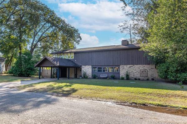 Village Mills, TX 77663,607 Cypress Bend DR