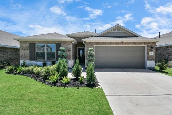 2114 Brickfielder LN, Baytown, TX 77523