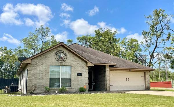 629 W Locust ST,  Angleton,  TX 77515