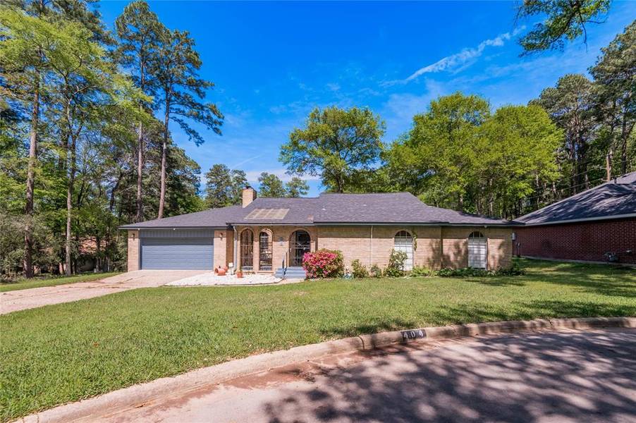 404 River Oaks DR, Huntsville, TX 77340