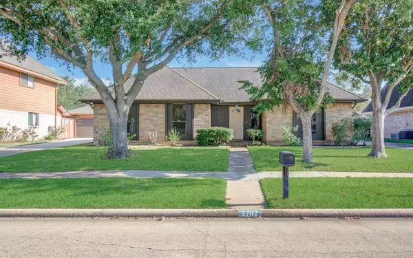 2707 Planters ST, Sugar Land, TX 77479