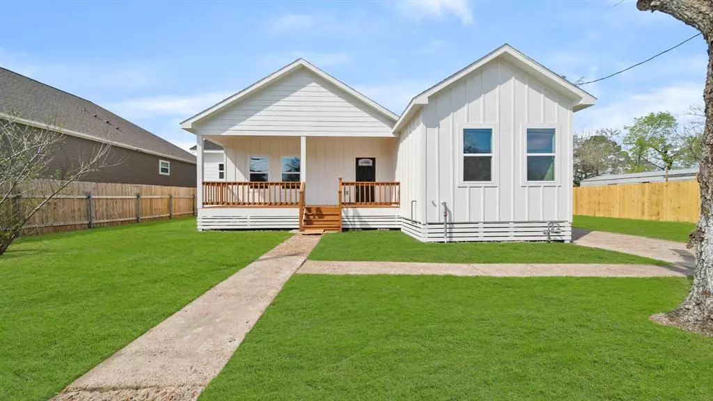 127 Antionette LN, Crosby, TX 77532