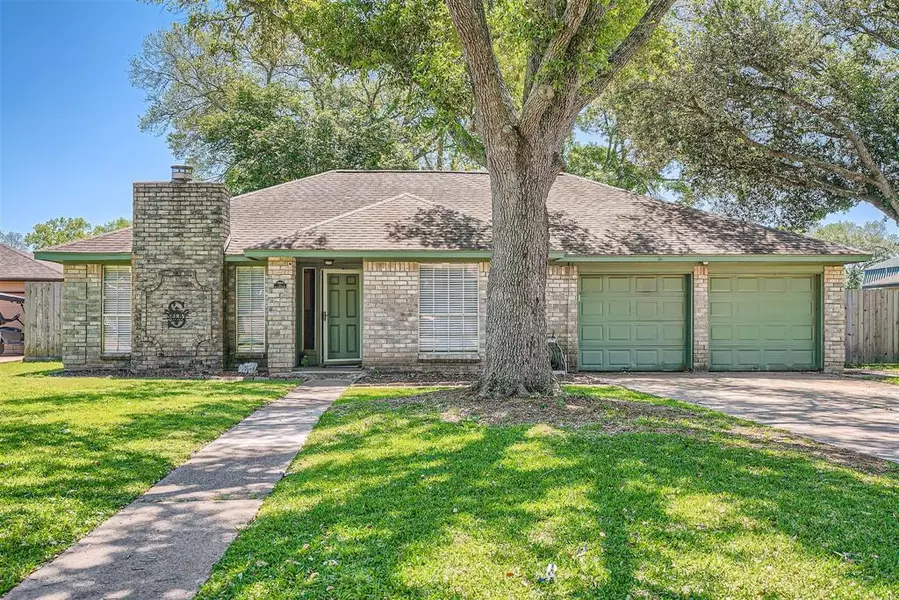 211 W Larkspur DR, Alvin, TX 77511