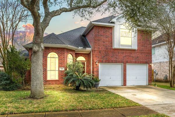 919 Tennyson Dr, Pearland, TX 77584