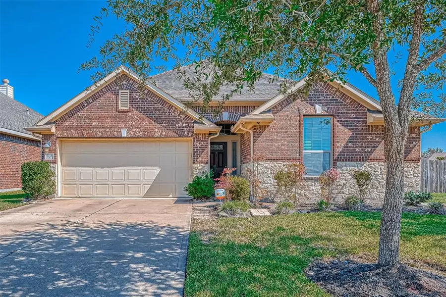 5211 Pale Sage LN, Rosharon, TX 77583