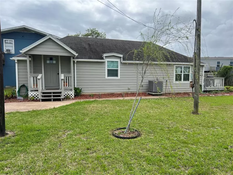 1020 12th ST, San Leon, TX 77539