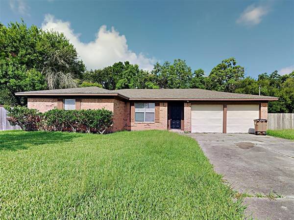 3614 Baker DR, Dickinson, TX 77539