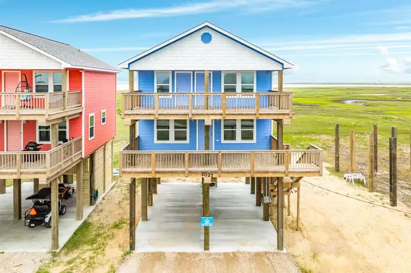 2027 Bluewater HWY, Surfside Beach, TX 77541