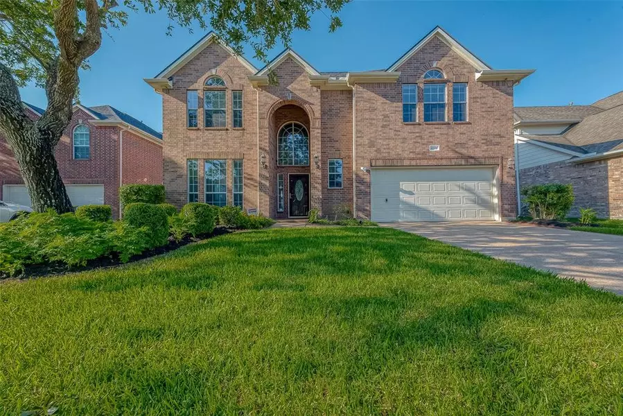 9006 Sunny Brook LN, Pearland, TX 77584