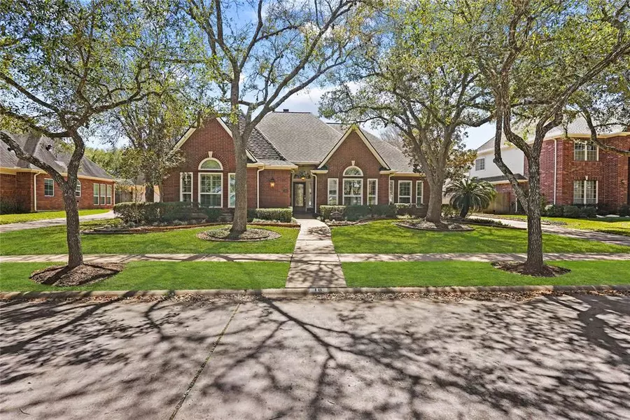 18 Epping Forest WAY, Sugar Land, TX 77479