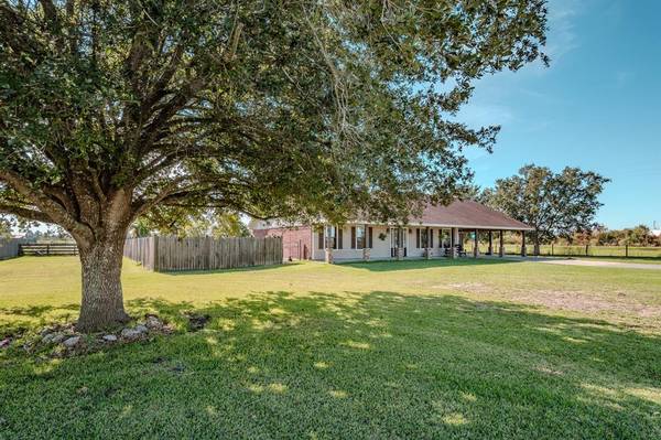 1233 Devillier RD, Winnie, TX 77665