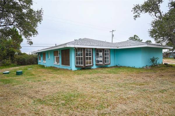 510 Saint Charles LOOP E, Rockport, TX 78382