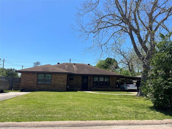 418 S Iowa ST, La Porte, TX 77571