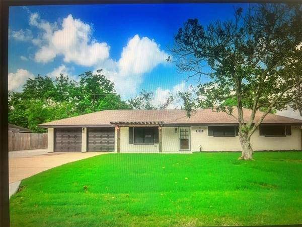 8108 Dellanera DR,  Hitchcock,  TX 77563