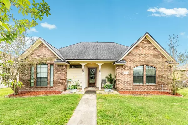 157 Silverbell CIR,  Lake Jackson,  TX 77566