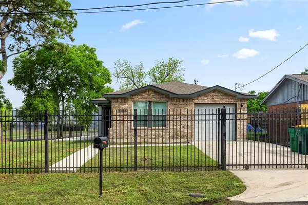 808 W Cleveland ST, Baytown, TX 77520