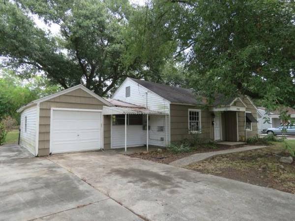 2740 Berry AVE, Groves, TX 77619