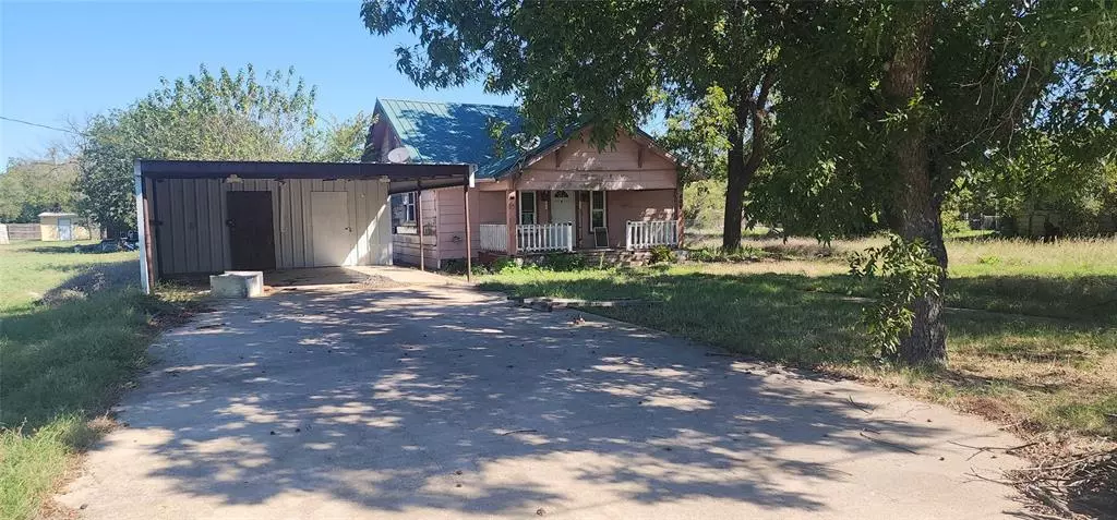 408 W College ST, Throckmorton, TX 76483