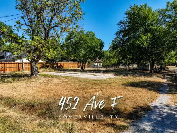 452 Avenue E, Somerville, TX 77879