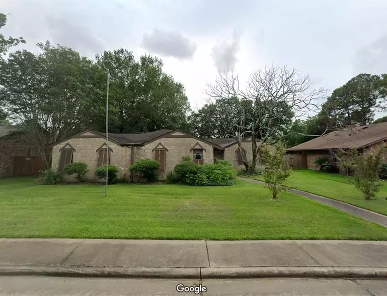 10406 Carlow LN, La Porte, TX 77571