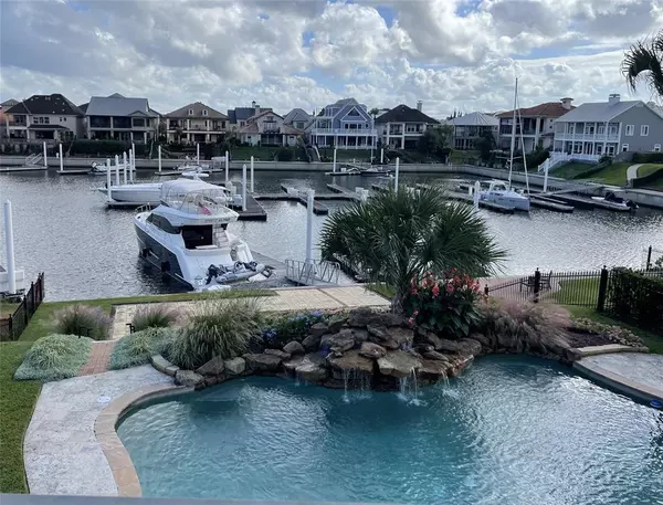 723 Harborside WAY,  Kemah,  TX 77565