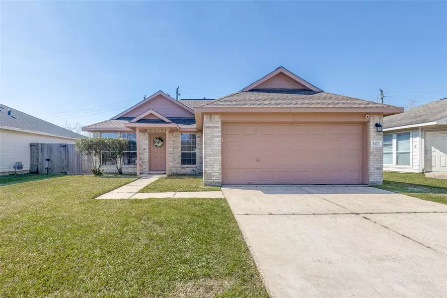 3427 Red Cedar DR, Baytown, TX 77521