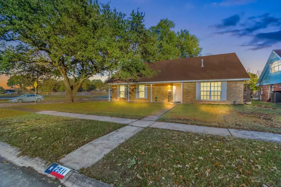 2511 Cherry LN, Pasadena, TX 77502